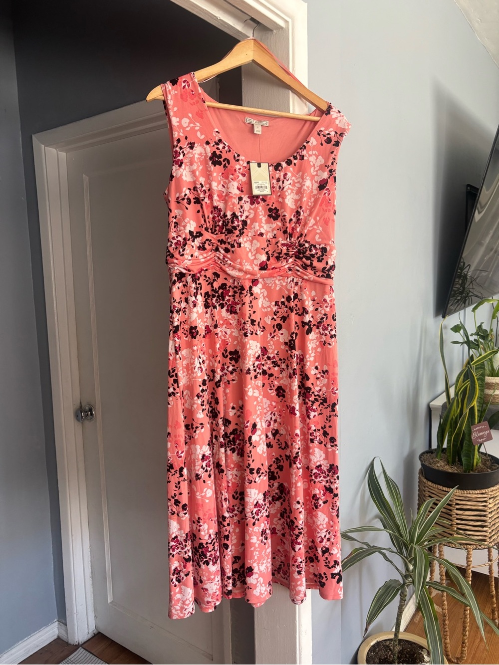 Dana Buchman Pink Floral Scoop Neck Blouse